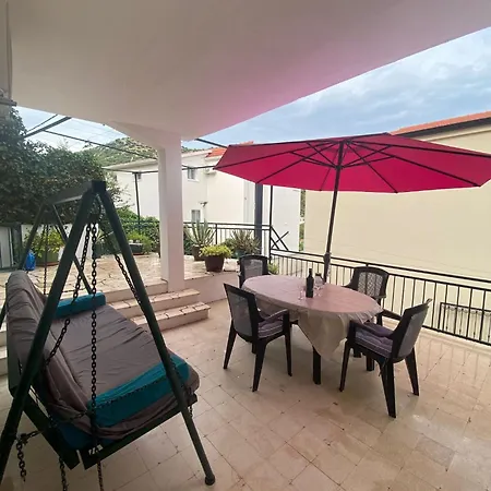 アパート Ines マリナ